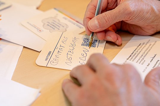 bierdeckel beschrieben mit Text