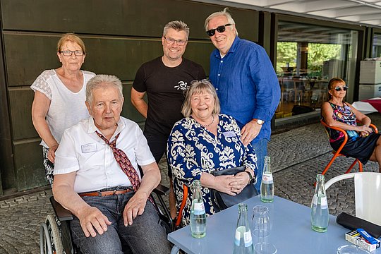 5 Personen voe dem Kunstmuseum