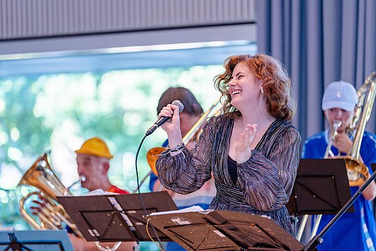 Sängerin der Chaos Band